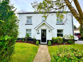 1850’s Renovated New Forest House with Hot Tub